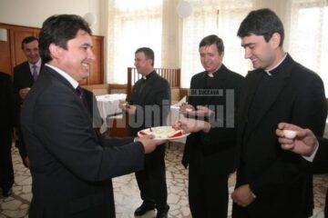 Polonezii din Suceava au gustat din ouăle sfințite cu ocazia Paștelui