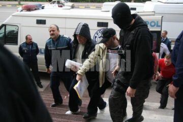 O parte dintre arestați nu s-au ascuns de aparatele de fotografiat