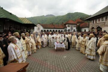 Noua Biserică a Mănăstirii Lainici a fost sfințită