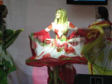 Andreea Bălan în costum de țigancă