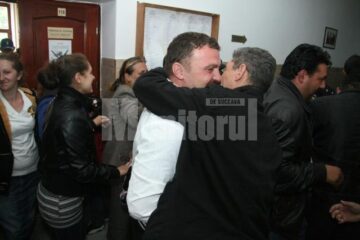 Cei șapte suspecți au ieșit liberi, fără cătușe la mâini