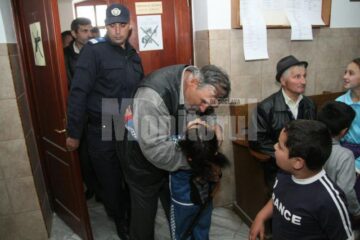 Cei șapte suspecți au ieșit liberi, fără cătușe la mâini