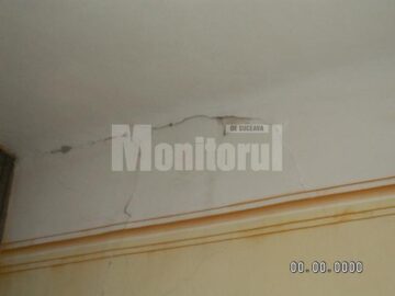 Familia susține că pereții casei au fost afectați de lucrările din club