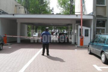 Accesul mașinilor în curtea din fața Spitalului Suceava va fi permis din vară numai contra cost