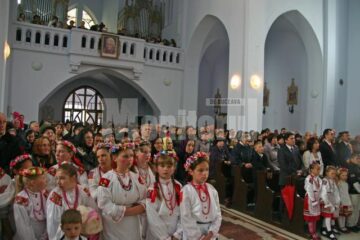 Câteva sute de credincioși l-au omagiat pe Papa Ioan Paul al II-lea