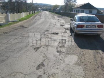 La Stirbat drumul devine aproape impracticabil