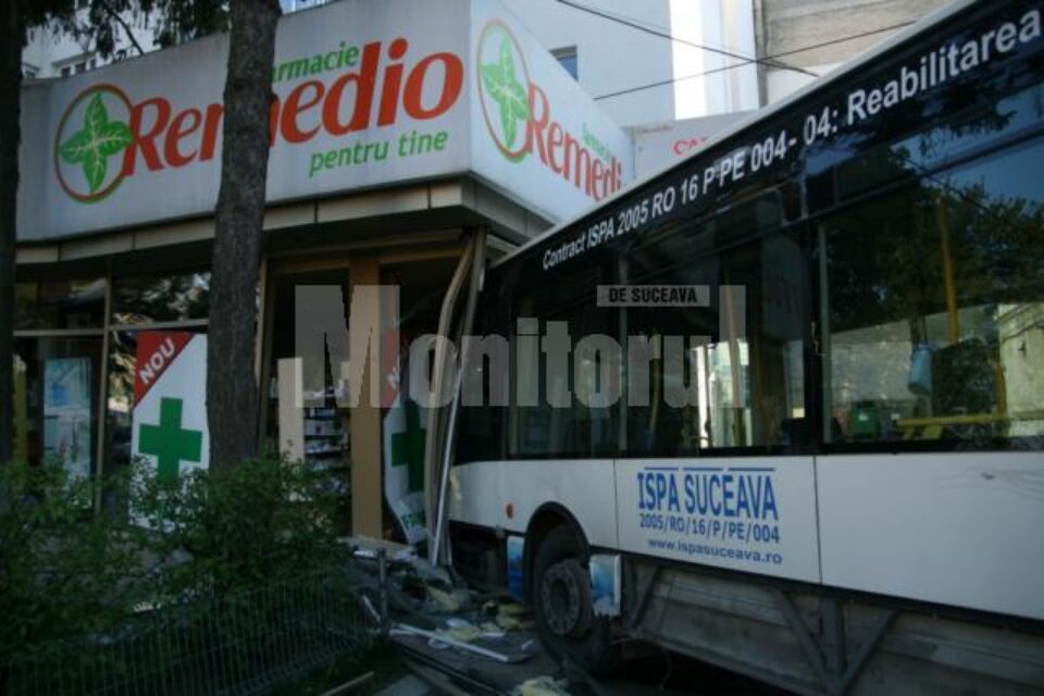 Autobuzul implicat în accident