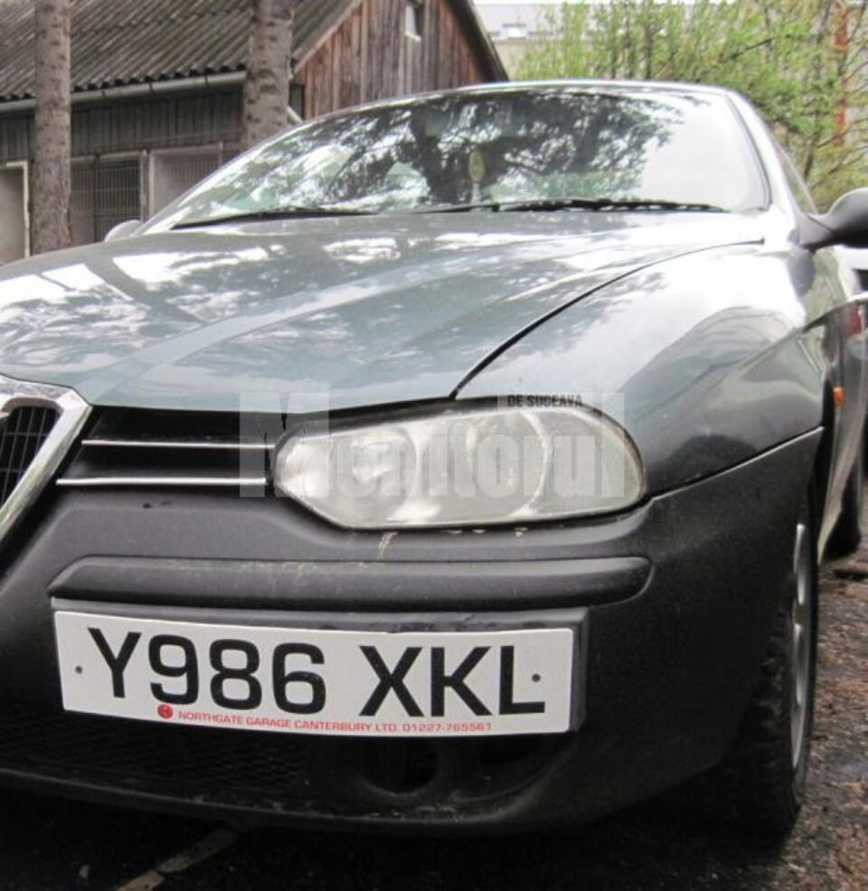 La percheziția mașinii marca Alfa Romeo s-au găsit cinci plicuri despre care anchetatorii au motive să creadă că este vorba de substanțe etnobotanice La percheziția mașinii marca Alfa Romeo s-au găsit cinci plicuri despre care anchetatorii au motive să creadă că este vorba de substanțe etnobotanice