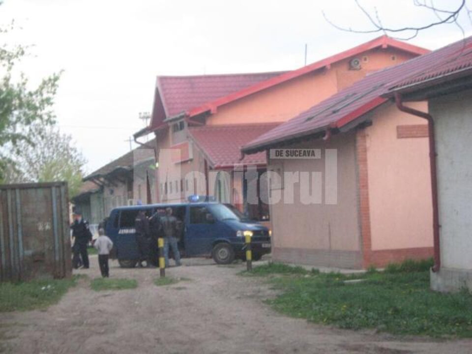 Jandarmi în acțiune, luni seara, în apropiere de Gara Burdujeni