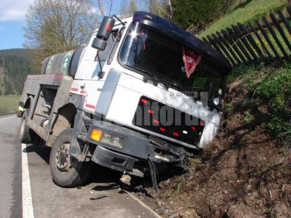Cisterna a fost și ea serios avariată în urma impactului