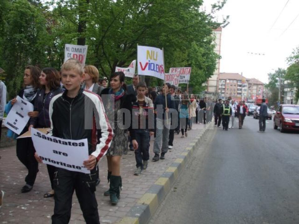 Marș antidrog, acțiuni de ecologizare și lansări de carte, în Săptămâna Voluntariatului