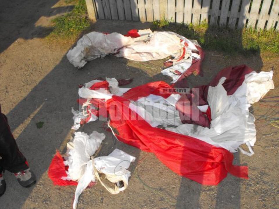 Prin distrugerea celor două parapante, tractoristul a provocat o pagubă de 18.500 de lei