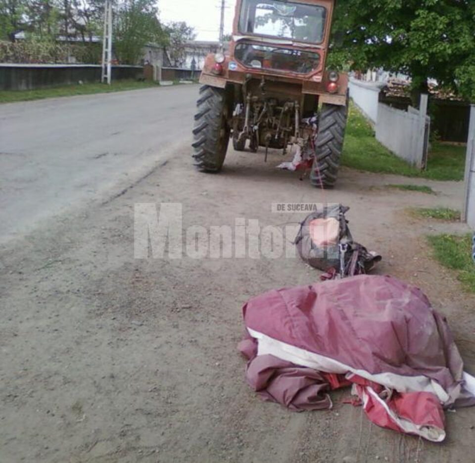 Prin distrugerea celor două parapante, tractoristul a provocat o pagubă de 18.500 de lei