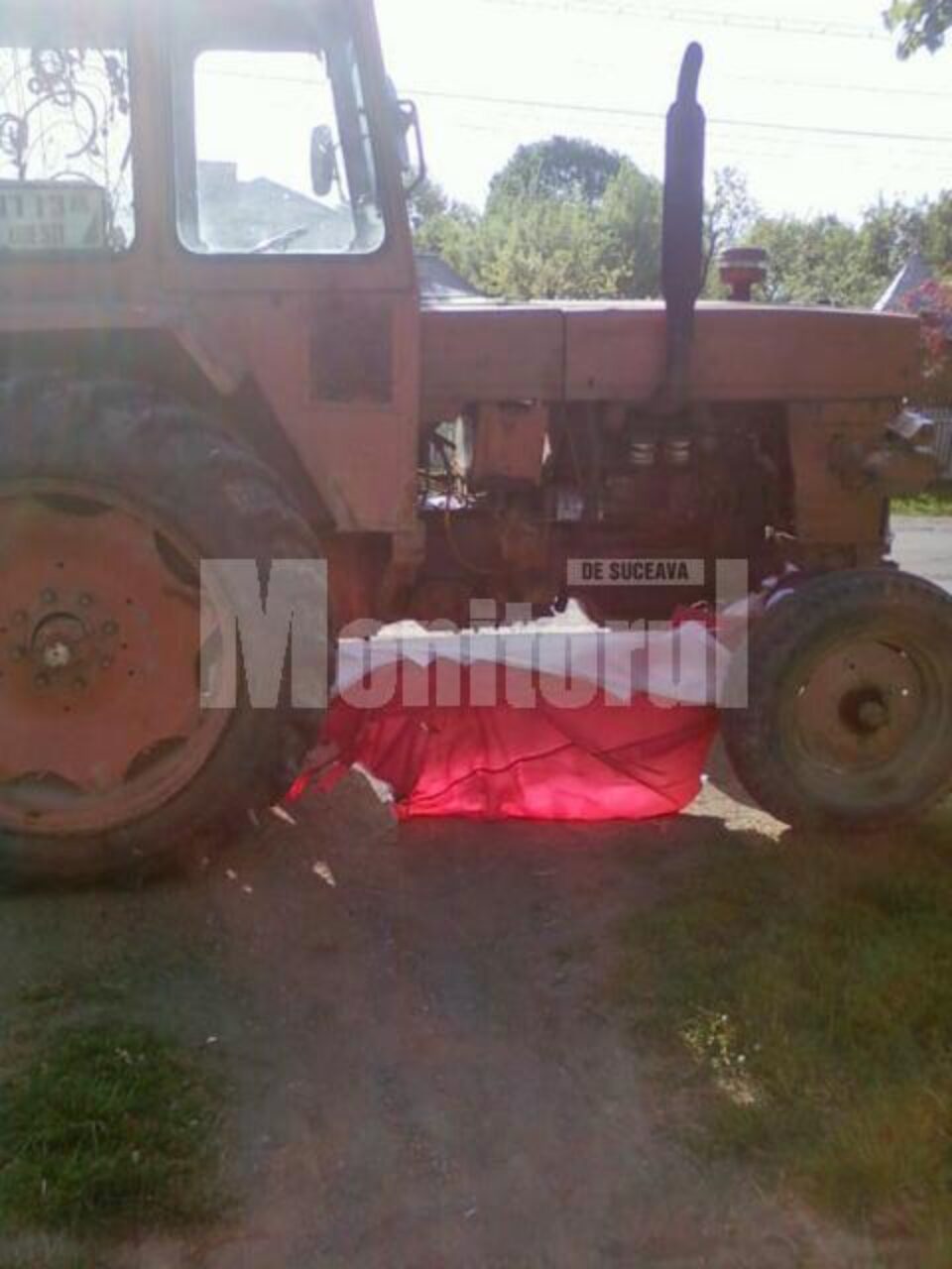 Prin distrugerea celor două parapante, tractoristul a provocat o pagubă de 18.500 de lei