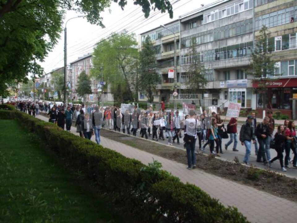 Marș antidrog, acțiuni de ecologizare și lansări de carte, în Săptămâna Voluntariatului