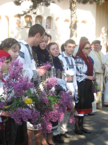 Zeci de credincioși, prezenți la sfințirea Bisericii „Sf. Constantin și Elena” de pe Zamca