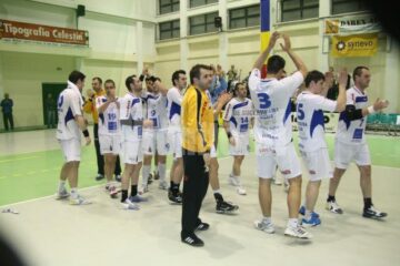 O echipă care merită aplaudată la scenă deschisă