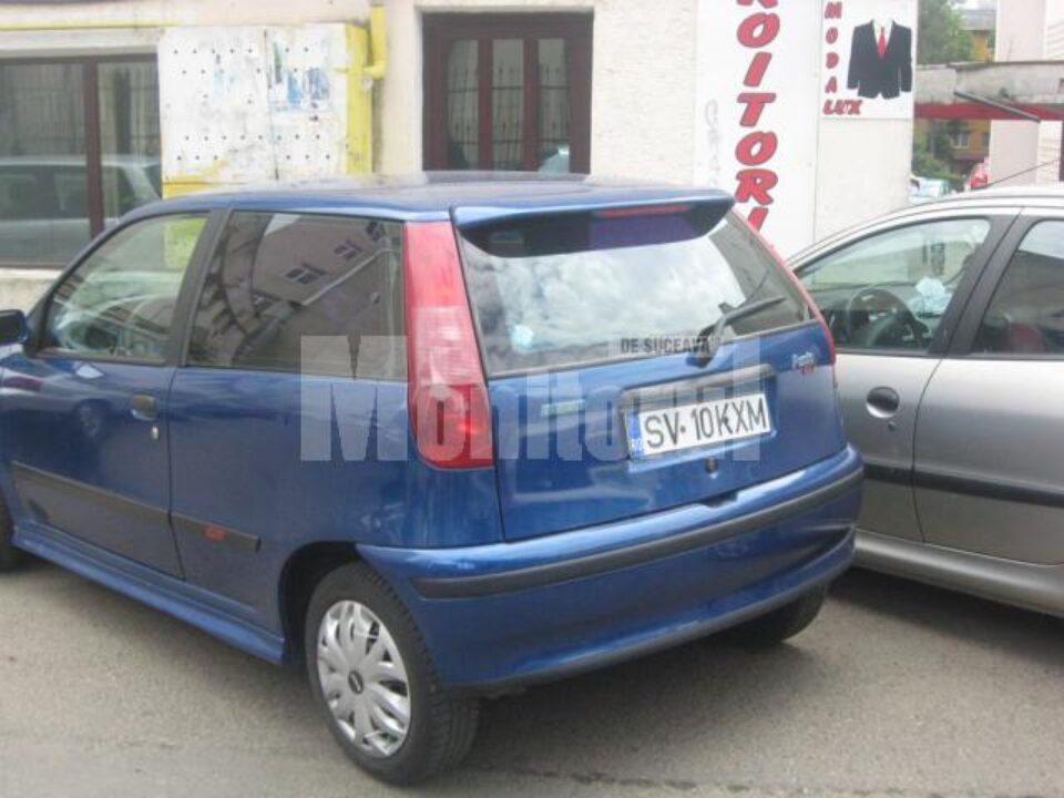 Acestă mașină a fost mutată din loc, pentru ca duba să-și poată continua drumul și traficul să fie reluat