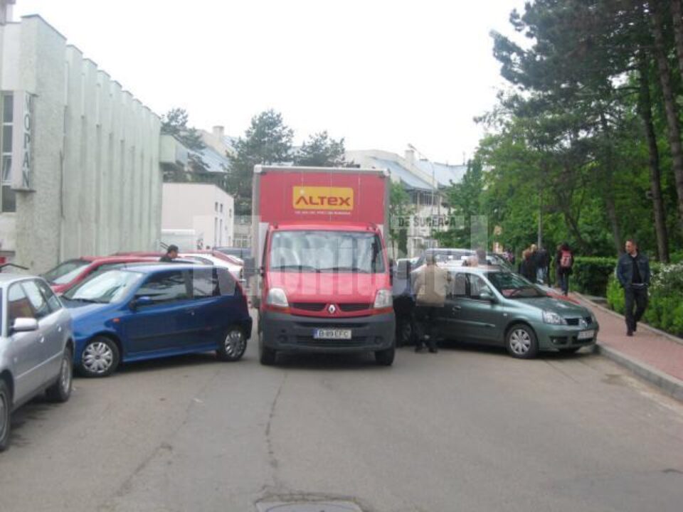 Zona în care s-a blocat traficul, ieri la prânz