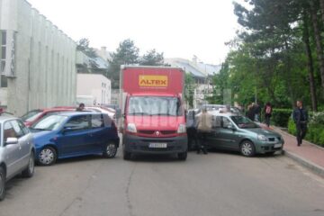 Zona în care s-a blocat traficul, ieri la prânz
