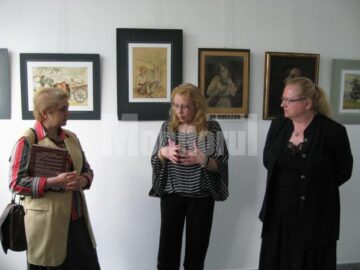 Artistele plastice Camelia Rusu-Sadovei, Bogdana Rașcu și Lucia Pușcașu, la vernisaj