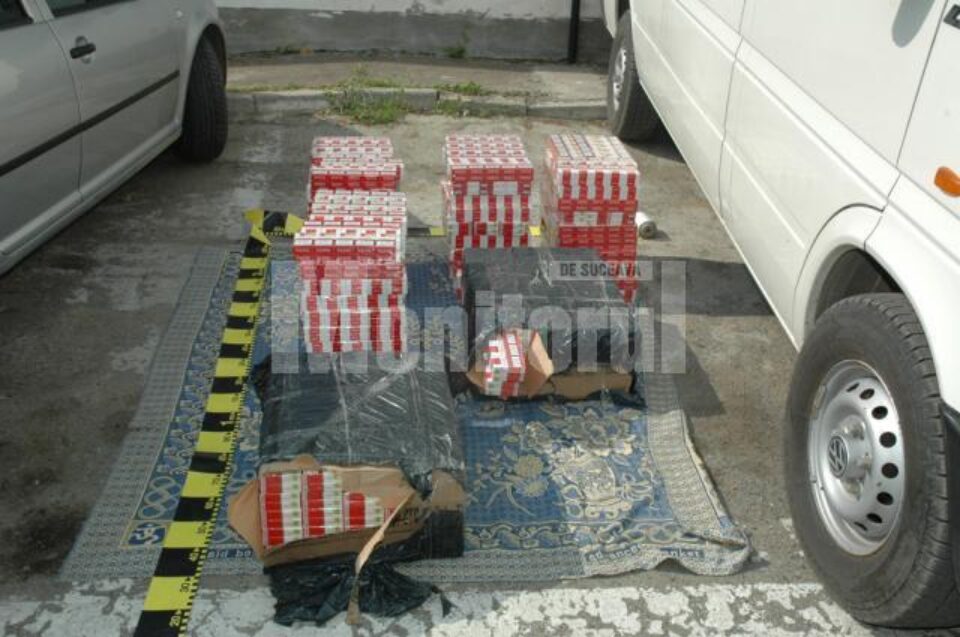 În mașina polițistului fost găsite nu mai puțin de 3.000 de pachete de țigări, cu o valoare de 30.000 de lei