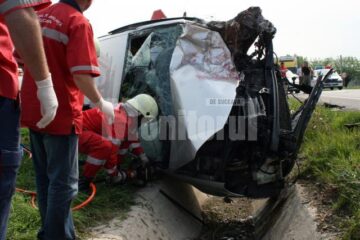 Victima, scoasă cu mare greutate dintre fiarele contorsionate