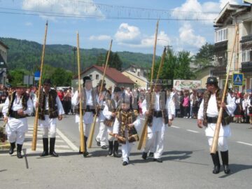 Buciumași prezenți la Hora Bucovinei