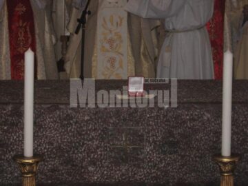 În această cutiuță este fiola cu o picătura din sângele Papei Ioan Paul al II-lea