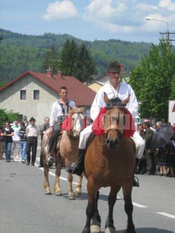 Feciori călare, la Hora Bucovinei