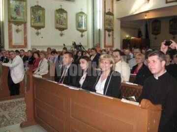Participanți la evenimentul de la Biserica Romano-Catolică Siret
