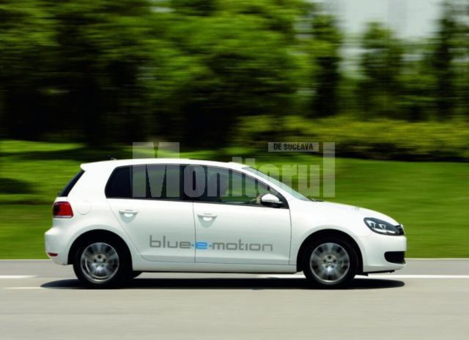 Volkswagen Golf blue e-motion