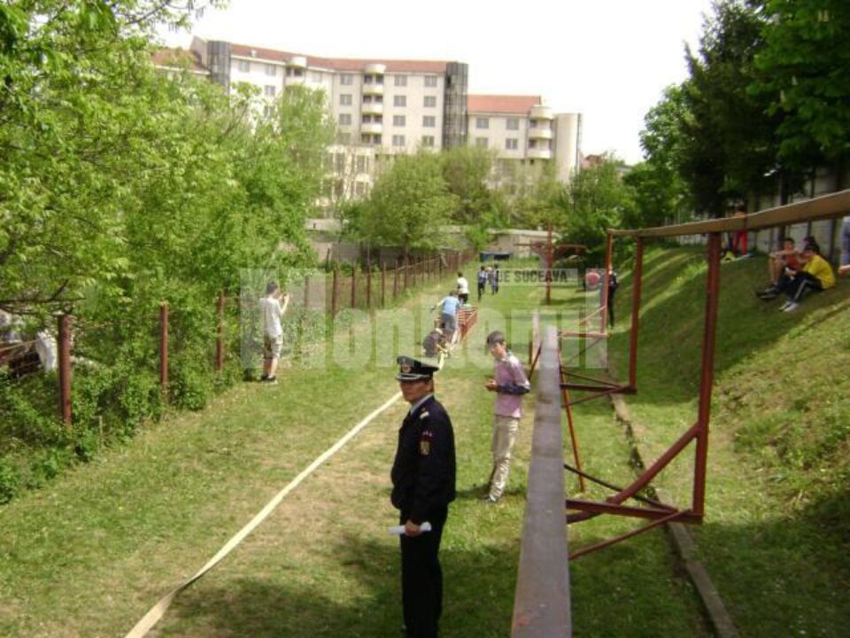 Zeci de elevi, la concursul „Cu viața mea apăr viața”