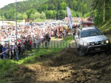 Dacia Duster, una din vedetele editiei Bucovina Offroad