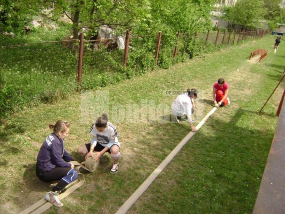 Zeci de elevi, la concursul „Cu viața mea apăr viața”