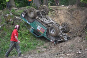 Mașină răsturnată la probele de trial Foto: orasulsuceava.ro