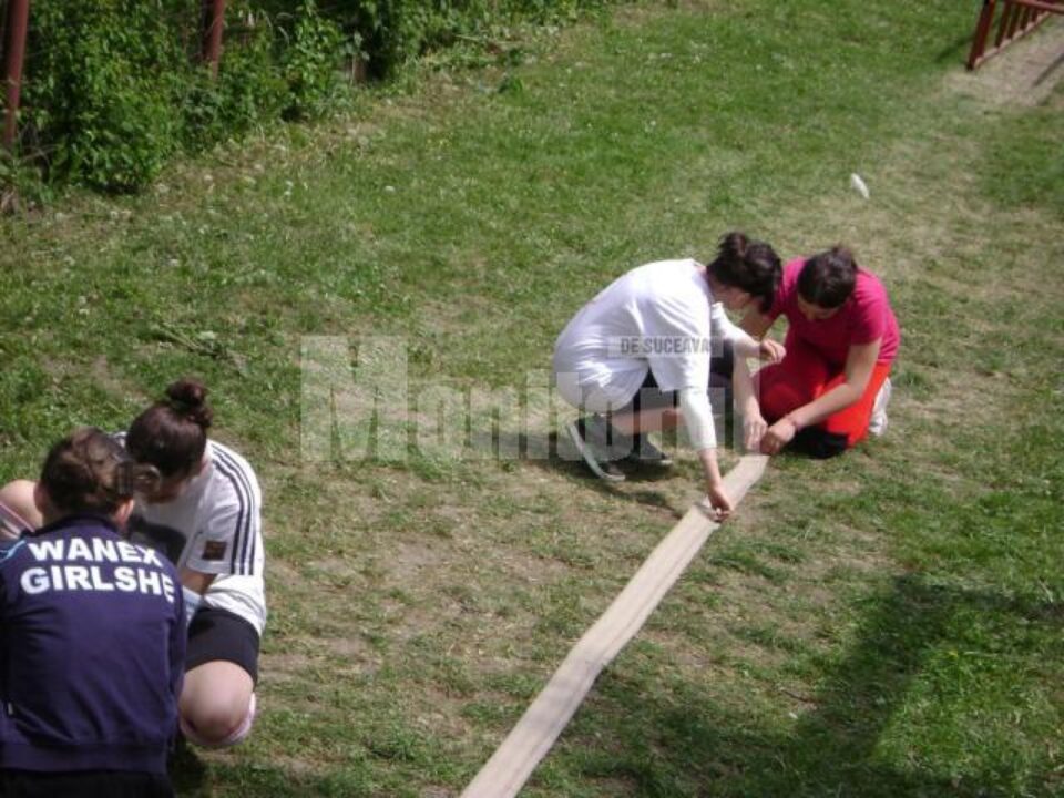 Zeci de elevi, la concursul „Cu viața mea apăr viața”