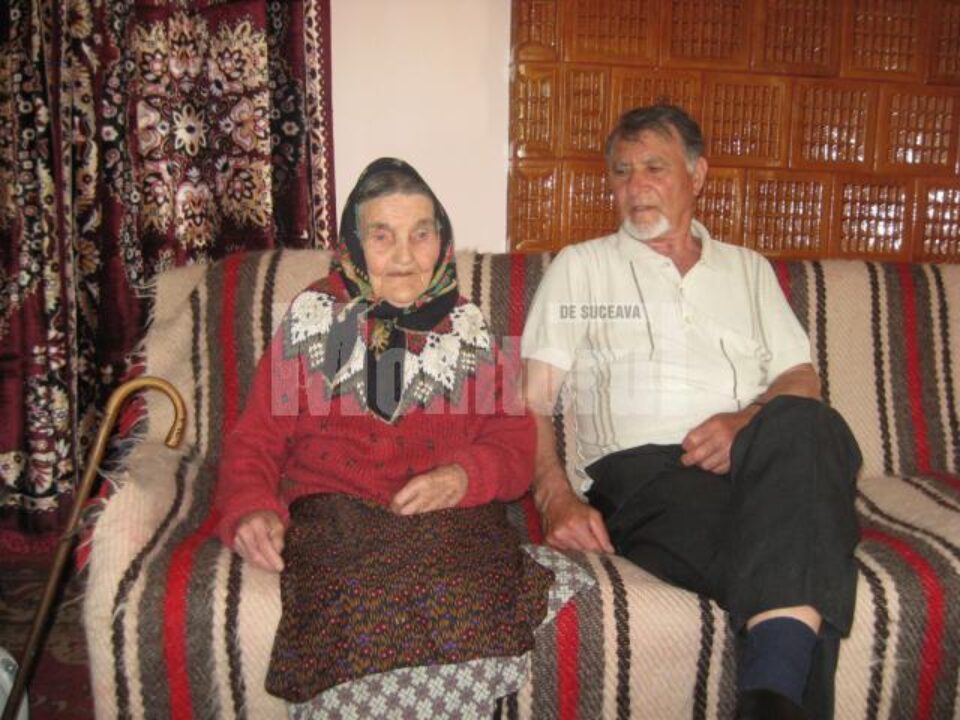 Zoita Ciobanu alături de unul dintre fii, Vasile