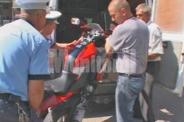 Polițiștii au dus vehiculul la RAR și au aflat că e un moped