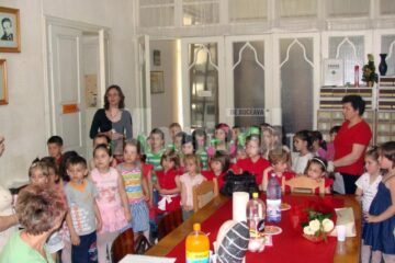 Copiii de la grădinițele din Fălticeni au devenit autori de carte