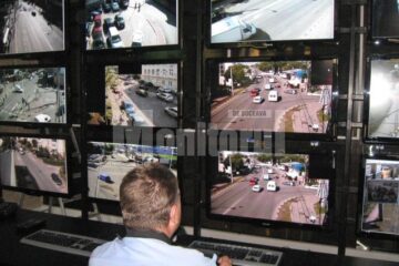 Imaginile transmise de camerele video sunt supravegheate non-stop de polițiști comunitari