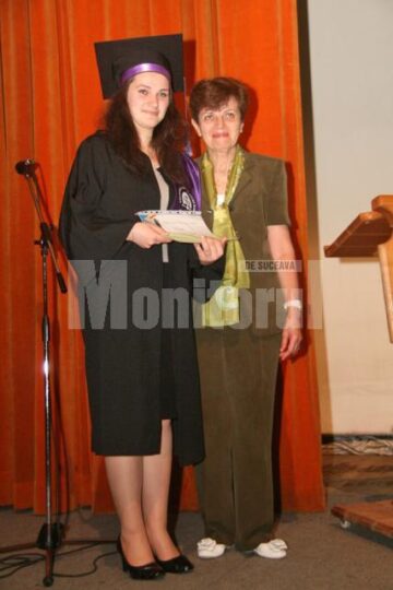 Ica Manas Zloczower, vicedecanul Universității din Cleveland ;i Ana MAria Cajvanu, distinsa cu Diploma Frieda Vigder