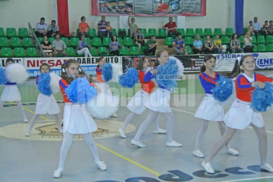 Mini majorete sala LPS Suceava