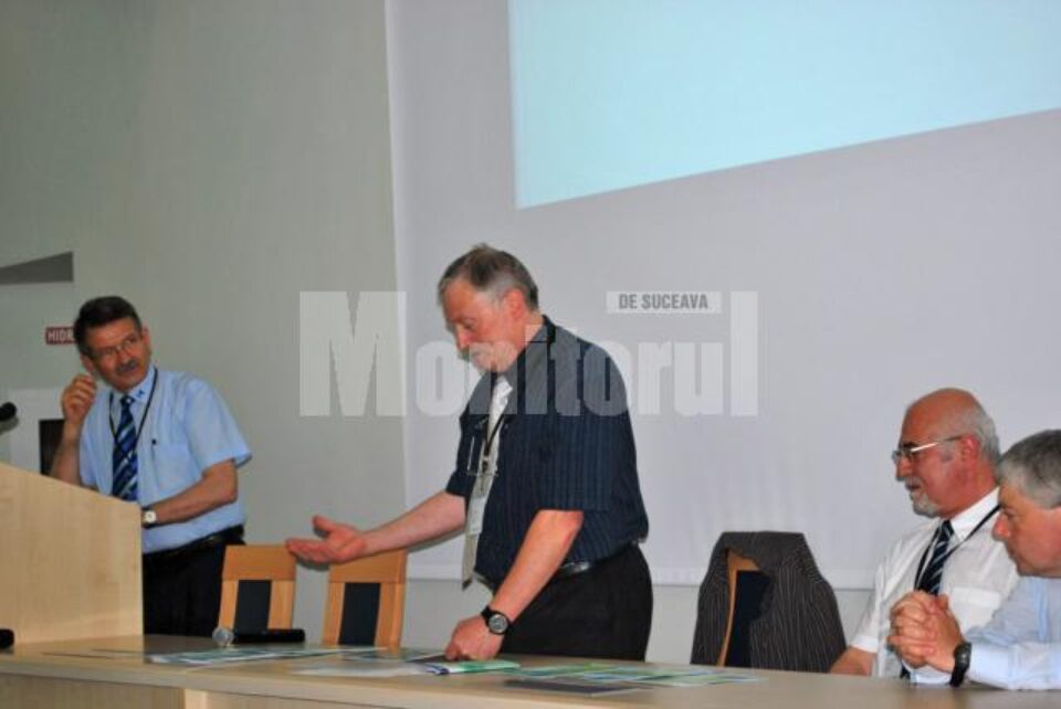 Președintele juriului, Timothy Hall, de la Universitatea Limerick, Irlanda