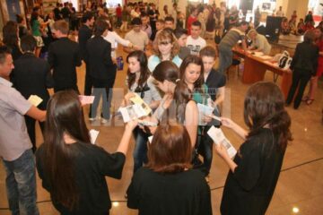 Târgul ofertelor educaționale, eveniment la care și-au făcut reclamă 15 unități de învățământ liceal din județul Suceava