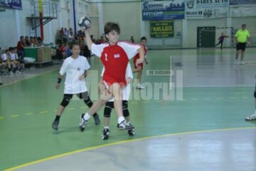 Echipa de minihandbal a LPS Suceava a reușit să devină vicecampioană națională, după un turneu final jucat pe teren propriu