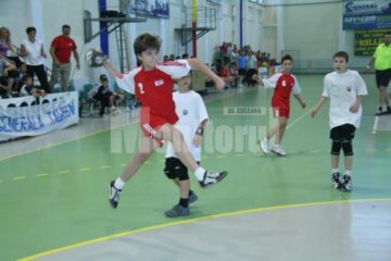 Echipa de minihandbal a LPS Suceava a reușit să devină vicecampioană națională, după un turneu final jucat pe teren propriu