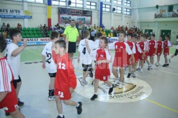 Echipa de minihandbal a LPS Suceava a reușit să devină vicecampioană națională, după un turneu final jucat pe teren propriu