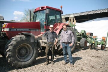 Cei doi tineri nemți care revoluționează agricultura în zona Fălticeni