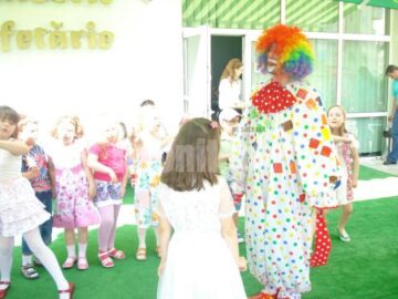 Petrecere pe cinste, de 1 Iunie, pentru preșcolari de la trei grădinițe sucevene